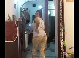 Hot desi indian bhabi shaking her sexi ass &boobs on bigo live&period;&period;&period;6