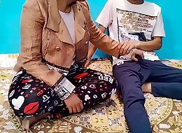 बीबी ने अपने पति को कम करने से रोका और अपनी चूत मरवाई
